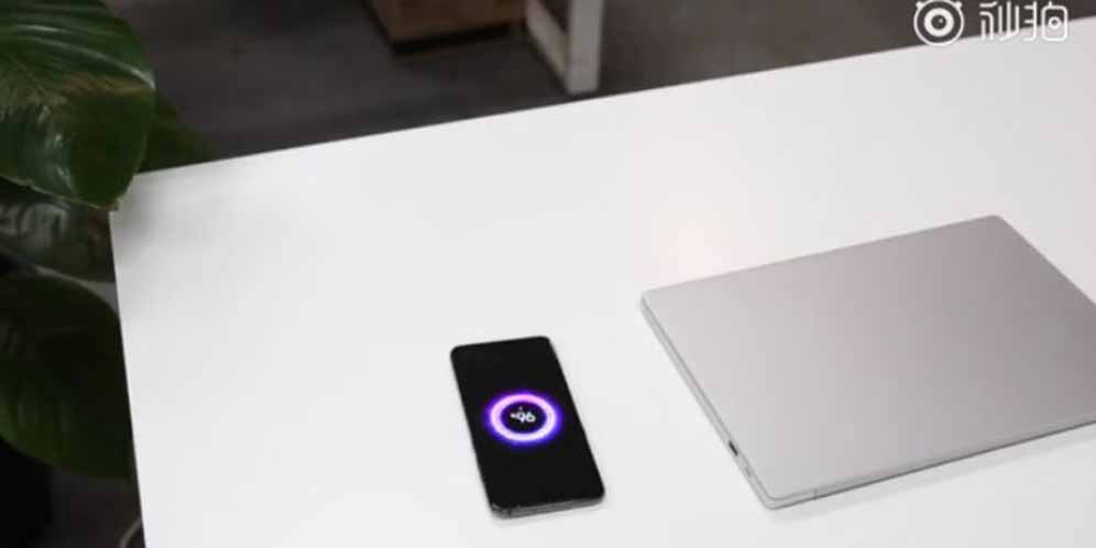 Canggih! Meja dengan Fitur Wireless Charging